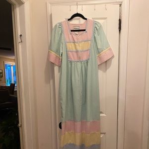 Vintage Womens Housecoat- Size small